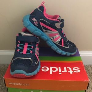 Girls Stride Rite Sneakers Size 2.5
